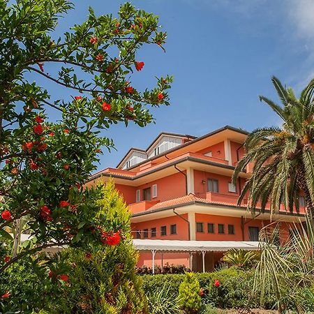 Hotel Le Rotonde Massaciuccoli Exterior photo