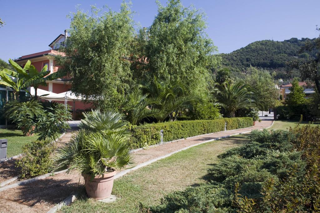 Hotel Le Rotonde Massaciuccoli Exterior photo