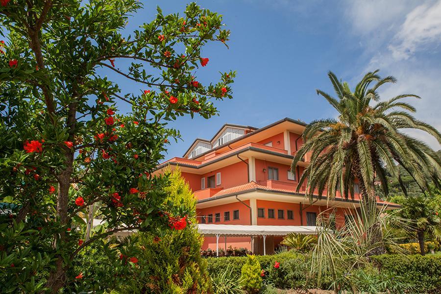Hotel Le Rotonde Massaciuccoli Exterior photo